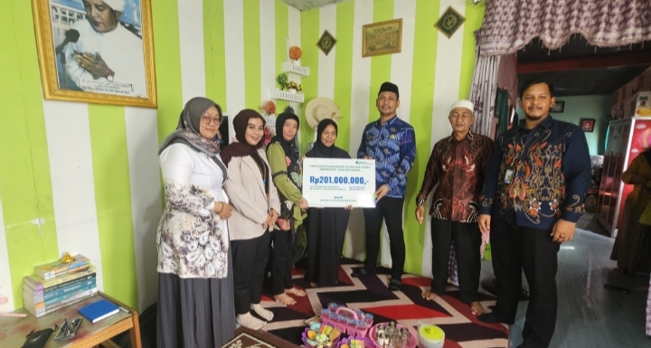 BPJS Ketenagakerjaan Batulicin Serahkan Santunan Rp70 Juta Dan Beasiswa Rp131 Juta Kepada Keluarga Korban Kecelakaan Kerja