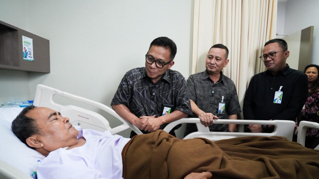 Pastikan Layanan Optimal, Dirut BPJS Ketenagakerjaan Turun Langsung Jenguk Peserta Yang Dirawat