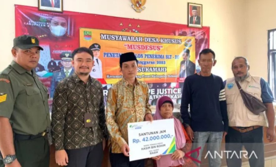 Anggota Satlinmas Bekasi terima santunan kematian dari BPJAMSOSTEK