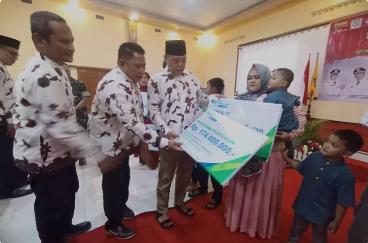 BPJS Ketenagakerjaan Serahkan Santunan bagi Tiga Pekerja Karanganyar
