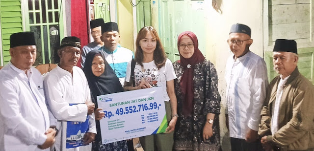 BPJS Ketenagakerjaan Serahkan Santunan Pada Ahli Waris Korban Kecelakaan Kapal Wisata Tujuan Pulau Tikus