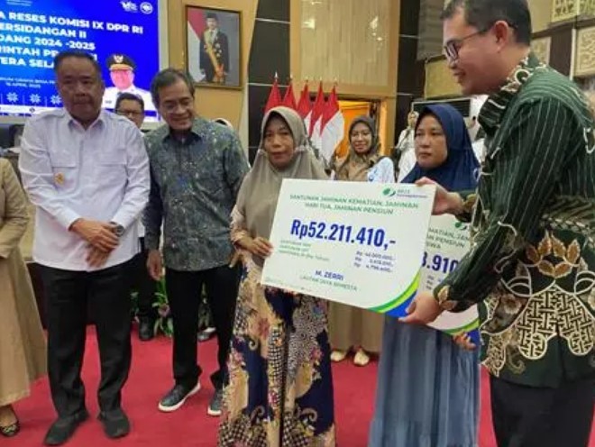 BPJS Ketenagakerjaan Serahkan Santunan Rp558 Juta