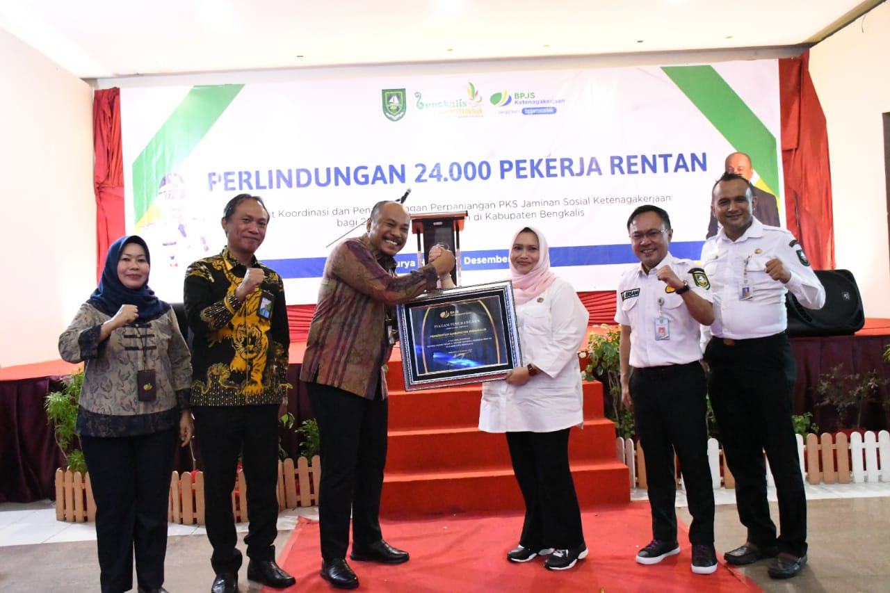 Perpanjangan Jaminan Sosial, Bupati Kasmarni Harap BPJS-Ketenagakerjaan Berikan Layanan Terbaik