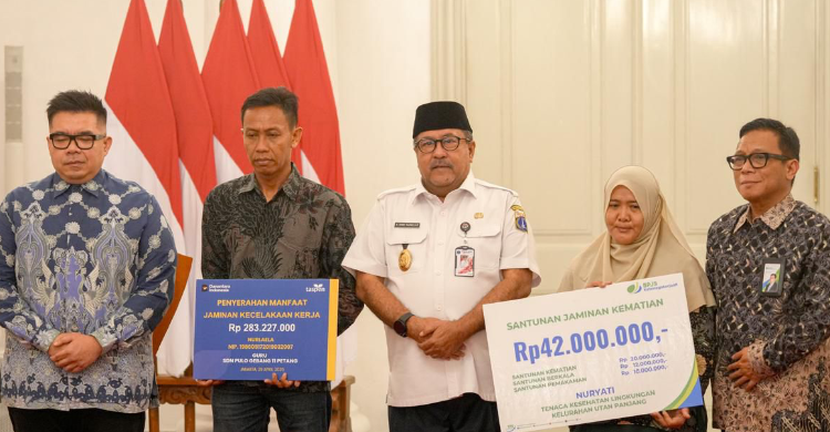 BPJS Ketenagakerjaan Serahkan Santunan JKM untuk Korban Kecelakaan Kereta