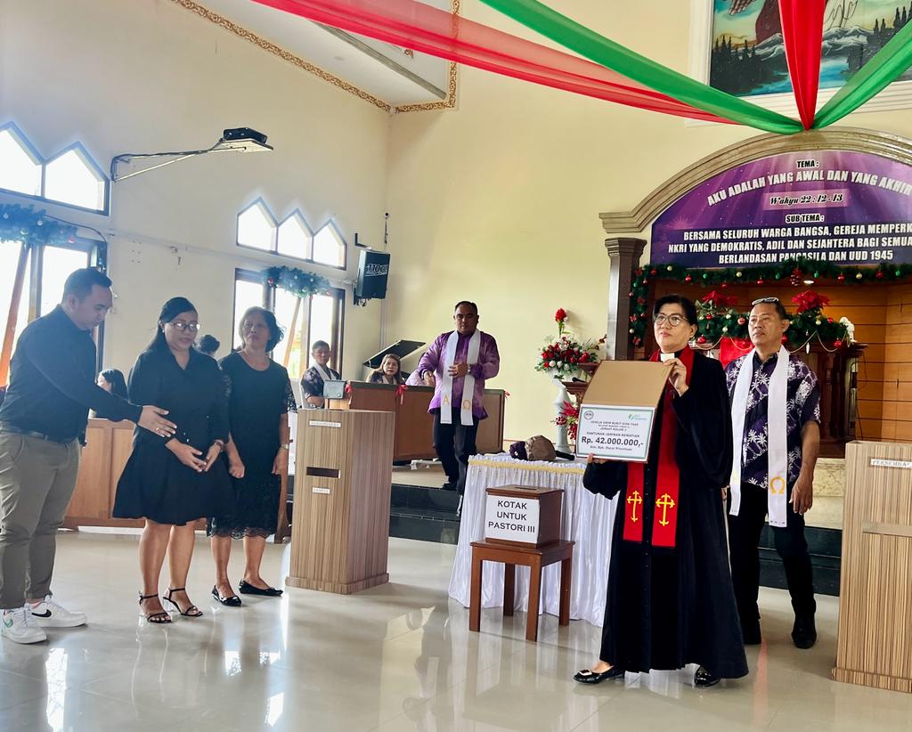 BPJAMSOSTEK Serahkan Santunan Kematian Peserta Jemaat GMIM di Bukit Sion Taas Manado